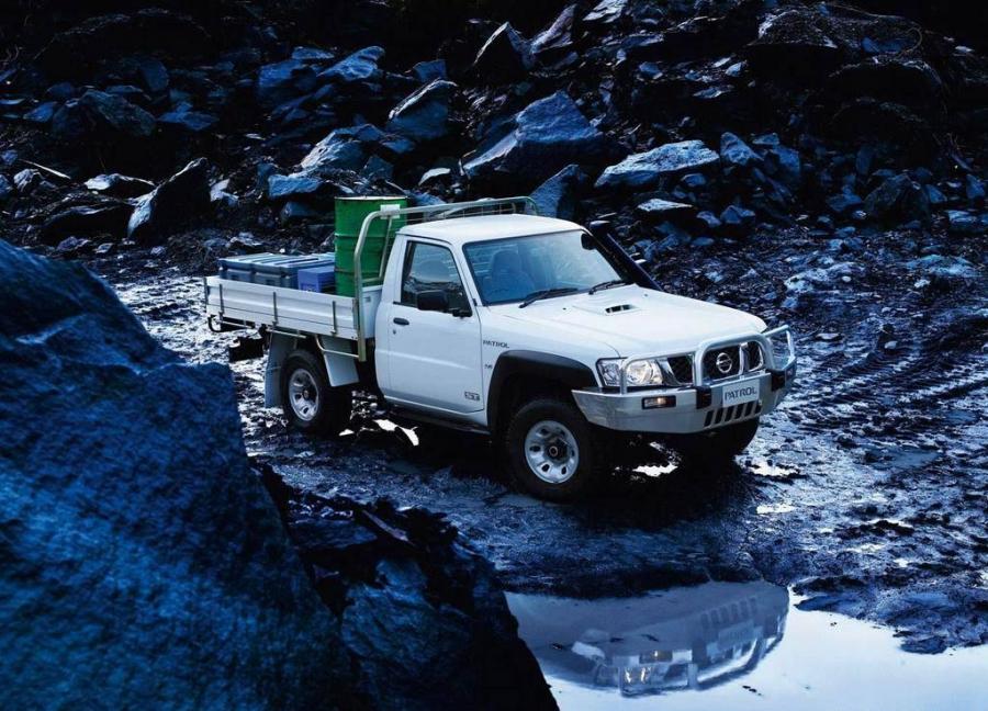  Nissan Patrol Cab Chassis 2004 года  (фото 3 из 3)